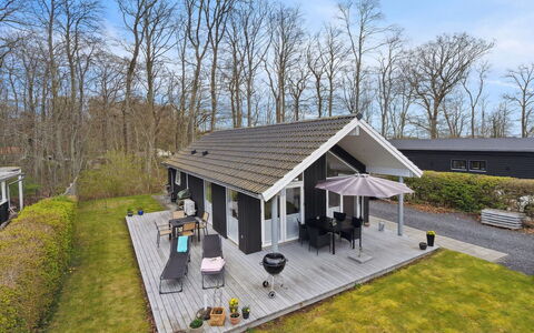 Gunholm - 150M from the Sea: Hus, Tag, Hjem, Sommerhus, Estate, Stuehus, Villa, Veranda, Sidespor