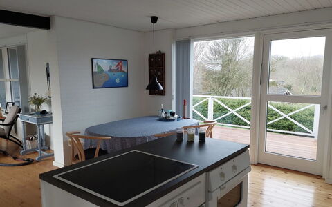 Greth - 500M from the Sea: Gulvbelægning, Etage, Træ, Trægulve, Møbel, Køkken, Countertop, Indretning, Køkken Apparat, Laminat Gulv
