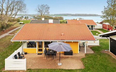 Boris - 500M from the Sea: Boligområde, Tag, Forstad, Indkørsel, Estate, Skorsten