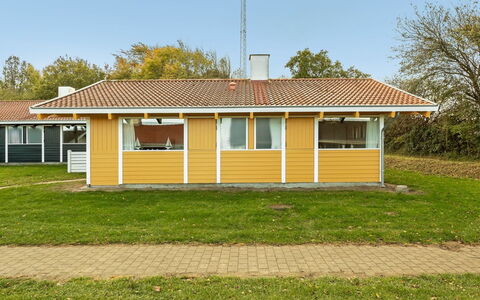 Boris - 500M from the Sea: Boligområde, Tag, Forstad, Indkørsel, Estate, Skorsten