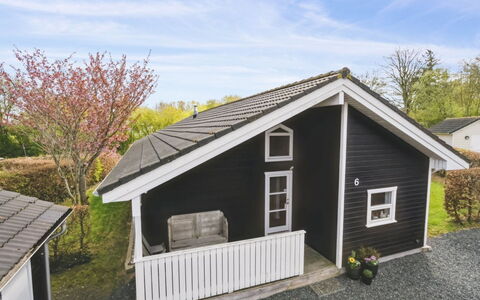 Holmwith - 200M from the Sea: Møbel, Indretning, Stol, Gulvbelægning, Bord, Udvej, Etage, Loft, Værelse, Eco Hotel