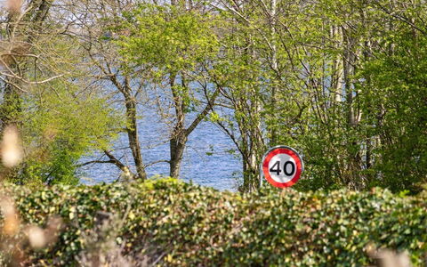 Holmwith - 200M from the Sea: Møbel, Indretning, Stol, Gulvbelægning, Bord, Udvej, Etage, Loft, Værelse, Eco Hotel