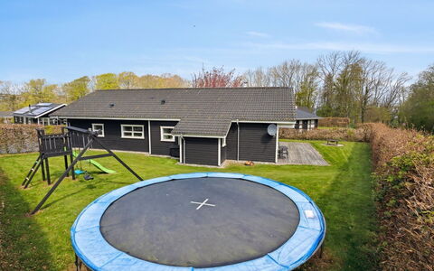 Holmwith - 200M from the Sea: Møbel, Indretning, Stol, Gulvbelægning, Bord, Udvej, Etage, Loft, Værelse, Eco Hotel