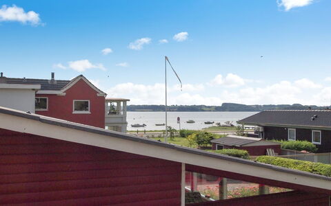 Star - 100M from the Sea: Tag, Hus, Land Lot, Hjem, Sommerhus, Estate, Garden Bygninger, Skygge, Bjælkehytte, Landscaping