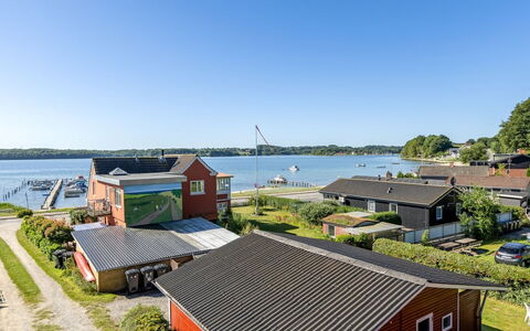 Star - 100M from the Sea: Lejlighed, Skygge, Altan, Stol, Hegn, Udendørs Møbler, Aluminium, Kunstgræs