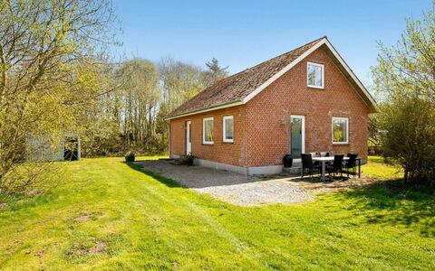 Ewelina - 15Km from the Sea: Græs, Hus, Sommerhus, Tag, Hjem, Landdistrikt, Stuehus, Estate, Lawn, Eng