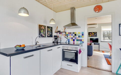 Ewelina - 15Km from the Sea: Indretning, Gulvbelægning, Køkken, Loft, Etage, Træ, Møbel, Værelse, Større Bandage, Countertop