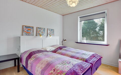 Ewelina - 15Km from the Sea: Seng, Soveværelse, Indretning, Sengetøj, Sengetøj, Træ, Loft, Gulvbelægning, Etage, Møbel