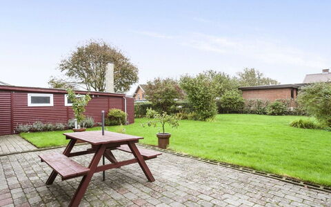 Harrieth - 16Km from the Sea: Hjem, Tag, Hus, Sommerhus, Estate, Dør, Veranda, Sidespor, Stuehus, Skygge