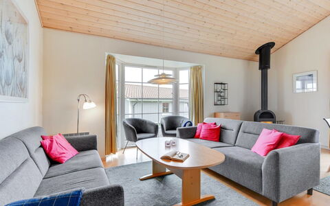 Karina - 150M to the Fjord: Møbel, Indretning, Gulvbelægning, Hjem, Couch, Etage, Stue, Loft, Værelse