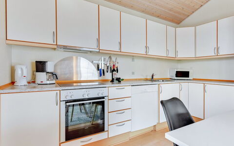 Karina - 150M to the Fjord: Gulvbelægning, Træ, Indretning, Etage, Trægulve, Loft, Køkken, Countertop, Cabinetry, Hjem