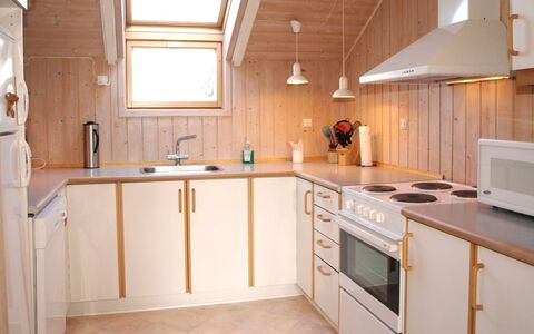 Ascan - 50M from the Sea: Køkken, Træ, Loft, Gulvbelægning, Indretning, Køkken Apparat, Countertop, Lysarmatur, Belysning, Større Bandage