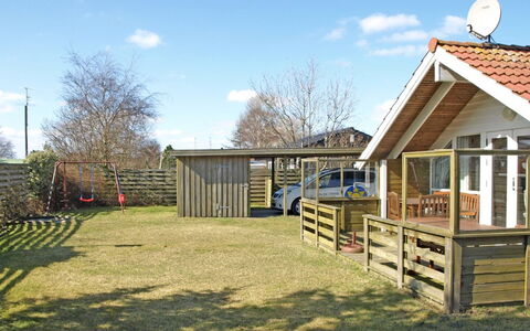 Ascan - 50M from the Sea: Tag, Sommerhus, Garden Bygninger, Backyard, Gård, Sidespor, Skur, Veranda, Lawn, Hegn