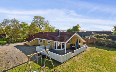 Dolores - 100M from the Sea: Tag, Hus, Hjem, Sommerhus, Dør, Sidespor, Dæk, Veranda, Planke, Hårdttræ