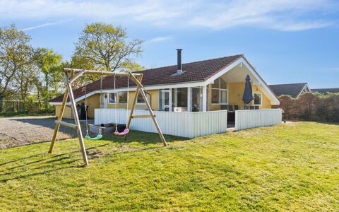 Dolores - 100M from the Sea: Tag, Hus, Hjem, Sommerhus, Dør, Sidespor, Dæk, Veranda, Planke, Hårdttræ
