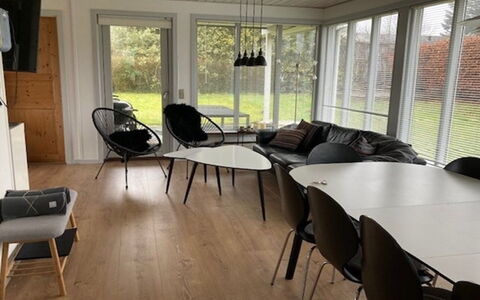 Luise - 800M from the Sea: Tag, Hus, Hjem, Sommerhus, Dør, Sidespor, Dæk, Veranda, Planke, Hårdttræ