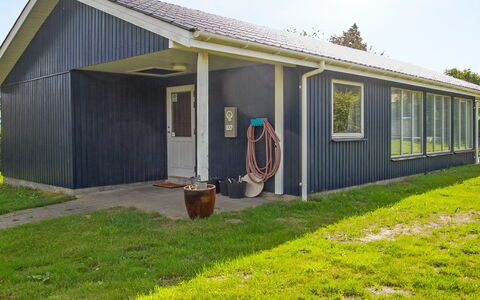 Luise - 800M from the Sea: Tag, Hus, Hjem, Sommerhus, Dør, Sidespor, Dæk, Veranda, Planke, Hårdttræ