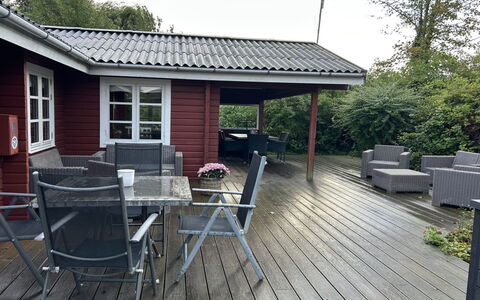 Ernestine - 500M to the Fjord: Lejlighed, Skygge, Altan, Stol, Hegn, Udendørs Møbler, Aluminium, Kunstgræs
