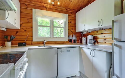 Ernestine - 500M to the Fjord: Træ, Gulvbelægning, Loft, Køkken, Hus, Indretning, Etage, Hjem, Countertop, Bejdse