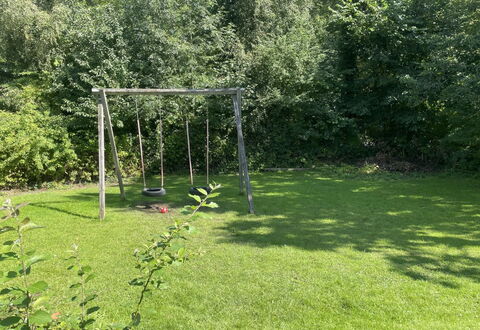 Ernestine - 500M to the Fjord: Græs, Have, Busk, Land Lot, Lawn, Bunddække, Skygge, Backyard, Legepladsudstyr