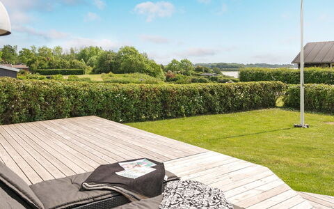 Ølwir - 400M to the Fjord: Tag, Hus, Land Lot, Hjem, Sommerhus, Estate, Garden Bygninger, Skygge, Bjælkehytte, Landscaping