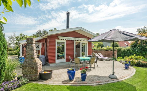 Tess - 50M from the Sea: Hus, Busk, Hjem, Sommerhus, Tag, Have, Land Lot, Garden Bygninger, Bunddække
