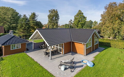 Hellena - 90M from the Sea: Græs, Hus, Tag, Sommerhus, Hjem, Busk, Stuehus, Land Lot, Landdistrikt