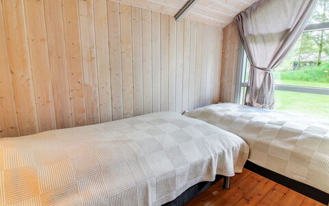 Frederikke - 28Km from the Sea: Træ, Soveværelse, Etage, Gulvbelægning, Seng, Indretning, Sengetøj, Møbel, Sengetøj, Sengetøj