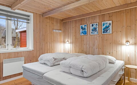 Heina - 25Km from the Sea: Træ, Soveværelse, Loft, Seng, Indretning, Sengetøj, Etage, Hjem, Sengetøj, Møbel