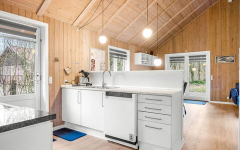 Heina - 25Km from the Sea: Træ, Køkken, Større Bandage, Køkken Apparat, Hjem, Countertop, Loft, Husholdningsapparat, Trægulve, Hårdttræ