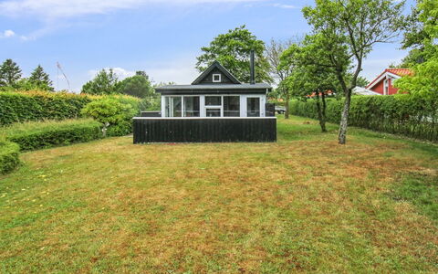 Siouxsie - 500M from the Sea: Græs, Hus, Hjem, Tag, Busk, Sommerhus, Landdistrikt, Have, Land Lot, Lawn