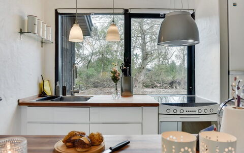 Judyta - 1Km from the Sea: Indretning, Møbel, Køkken, Countertop, Lysarmatur, Træ, Loft, Gulvbelægning, Belysning, Hjem