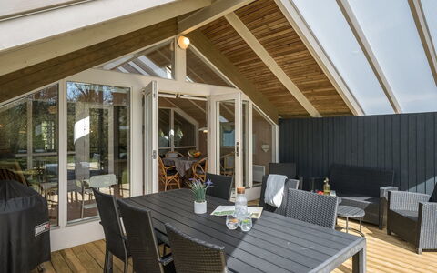 Snefrid - 12Km from the Sea: Loft, Gulvbelægning, Indretning, Etage, Kompositmateriale, Møbel, Udvej, Hotel, Design, Dagslys
