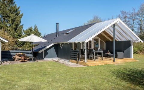 Snefrid - 12Km from the Sea: Loft, Gulvbelægning, Indretning, Etage, Kompositmateriale, Møbel, Udvej, Hotel, Design, Dagslys