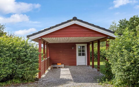 Liam - 800M to the Fjord: Træ, Tag, Hus, Sommerhus, Hjem, Garden Bygninger, Skur, Dør, Sidespor, Have