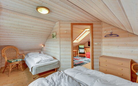 Liam - 800M to the Fjord: Træ, Loft, Indretning, Soveværelse, Hjem, Møbel, Attic, Værelse, Seng, Sommerhus