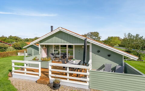 Fritzie - 600M to the Fjord: Sommerhus, Veranda, Sidespor, Gård, Garden Bygninger, Stuehus, Hegn, Udendørs Struktur, Backyard, Dæk
