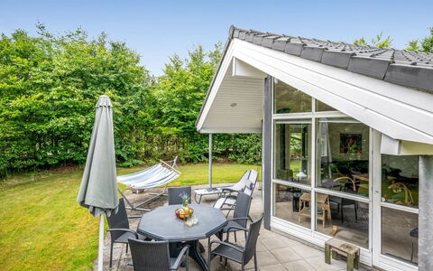 Valentin - 400M to the Fjord: Lejlighed, Skygge, Altan, Stol, Hegn, Udendørs Møbler, Aluminium, Kunstgræs