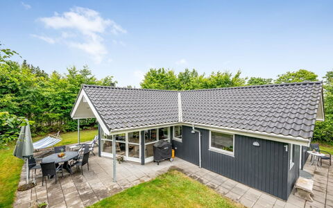 Valentin - 400M to the Fjord: Lejlighed, Skygge, Altan, Stol, Hegn, Udendørs Møbler, Aluminium, Kunstgræs