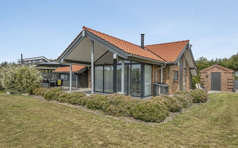 Donka - 300M to the Fjord: Tag, Hus, Land Lot, Hjem, Sommerhus, Estate, Garden Bygninger, Skygge, Bjælkehytte, Landscaping