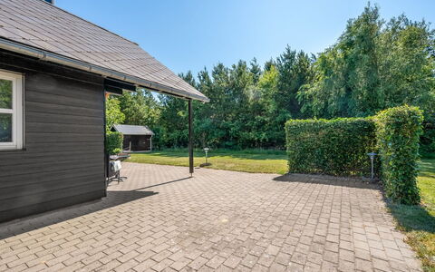 Yvonna - 350M to the Fjord: Have, Bunddække, Sommerhus, Skygge, Indkørsel, Lawn, Landscaping, Sidespor, Backyard, Flise