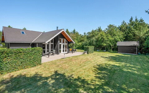 Yvonna - 350M to the Fjord: Hus, Hjem, Sommerhus, Tag, Estate, Have, Sidespor, Lawn, Stuehus, Garden Bygninger