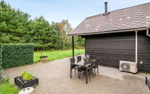 Yvonna - 350M to the Fjord: Træ, Arkitektur, Tag, Hjem, Hus, Sommerhus, Dør, Sidespor, Garden Bygninger, Hårdttræ