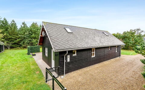 Yvonna - 350M to the Fjord: Træ, Arkitektur, Tag, Hjem, Hus, Sommerhus, Dør, Sidespor, Garden Bygninger, Hårdttræ