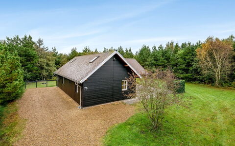 Yvonna - 350M to the Fjord: Træ, Arkitektur, Tag, Hjem, Hus, Sommerhus, Dør, Sidespor, Garden Bygninger, Hårdttræ