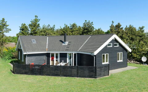 Tydkil - 300M to the Fjord: Tag, Hus, Hjem, Sommerhus, Sidespor, Arkitektur, Boligområde, Dør, Veranda, Lawn