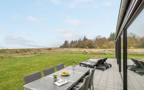 Tindra - 30M to the Fjord: Plantesamfund, Sollys, Urteagtig Plante, Have, Plantation, Landbrug, Farm