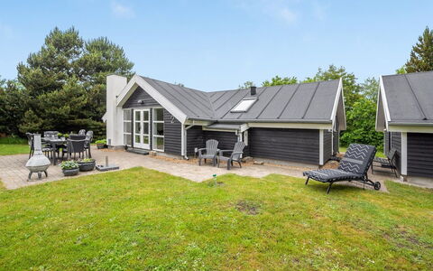 Matthis - 500M to the Fjord: Hjem, Hus, Tag, Sommerhus, Sidespor, Estate, Lawn, Indkørsel, Have, Stuehus