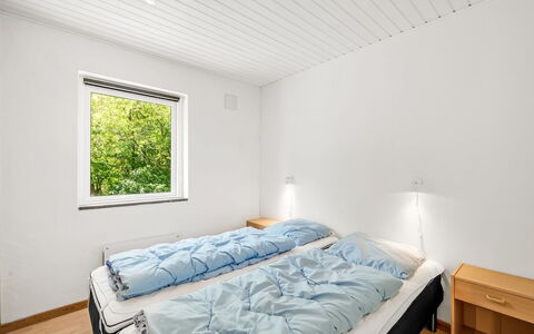Aarni - 250M to the Fjord: Væg, Træ, Soveværelse, Loft, Indretning, Etage, Seng, Hjem, Sengetøj, Bed Frame