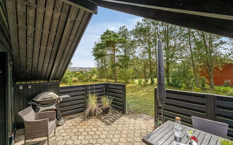 Raita - 350M to the Fjord: Møbel, Træ, Indretning, Gulvbelægning, Etage, Stol, Værelse, Loft, Stue, Lejlighed